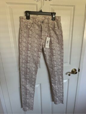 NWT AG Jeans size 26. "The Farrah Skinny Ankle" jean.